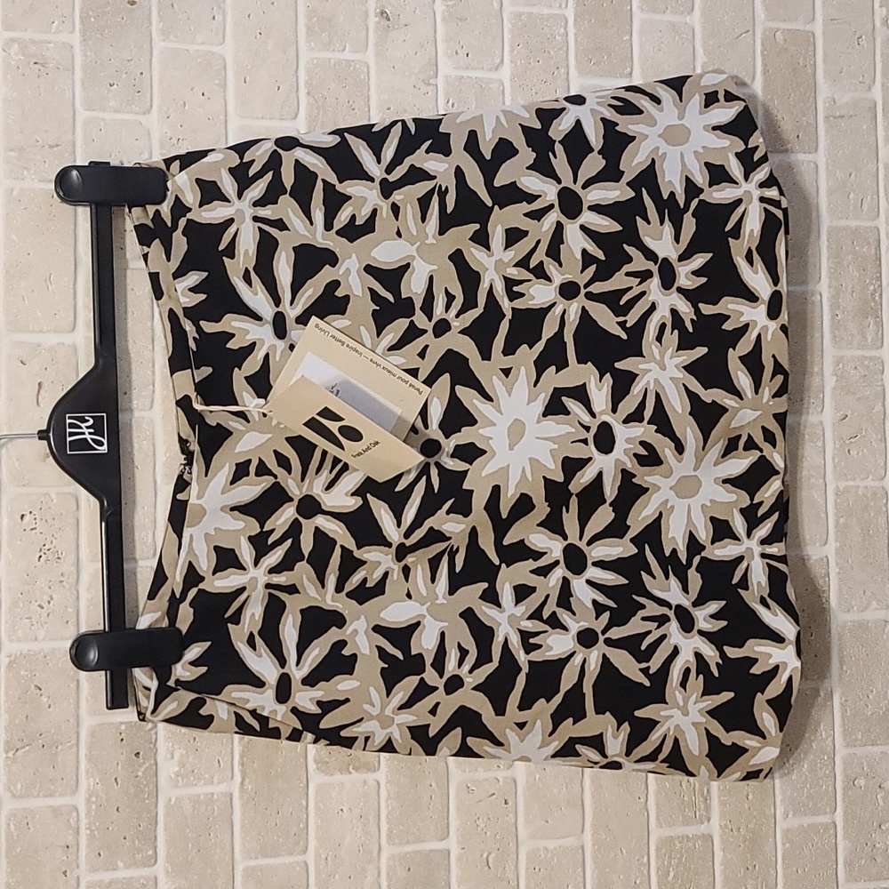 Frank And Oak Women's Black with Beige Floral Prints Mini Skirt with Shorts(SzM)